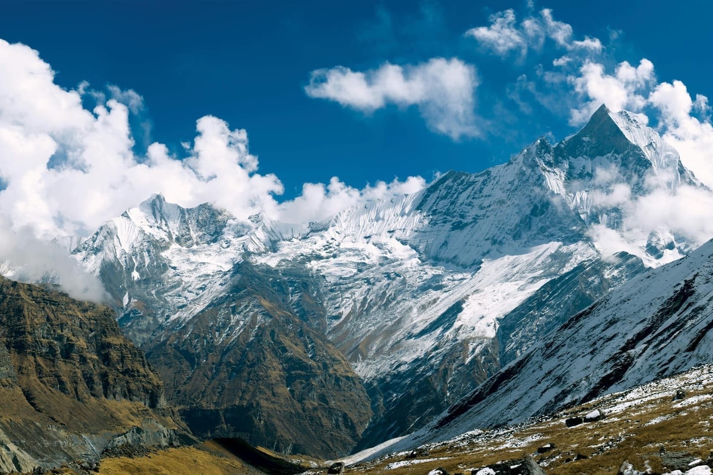 Snow peaks and cloud above the Annapurna sanctuary